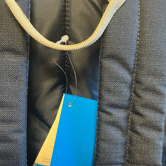 New Unisex 30 L Columbia 🎒 Backpack!! - Picture 12 of 16